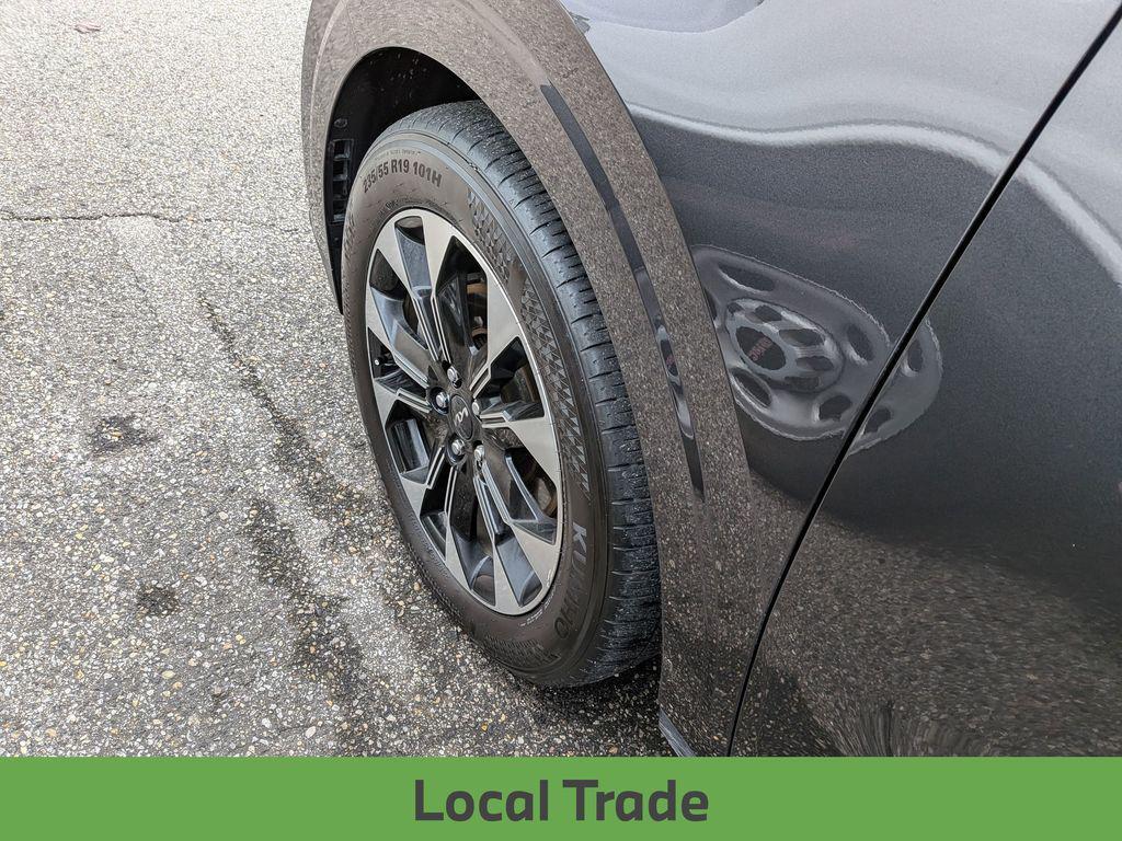 used 2024 Kia Carnival car, priced at $30,880