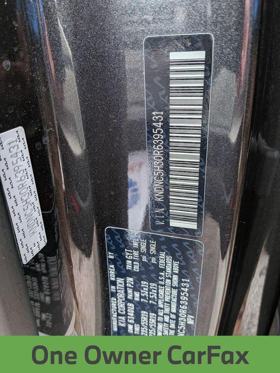 used 2024 Kia Carnival car, priced at $30,880