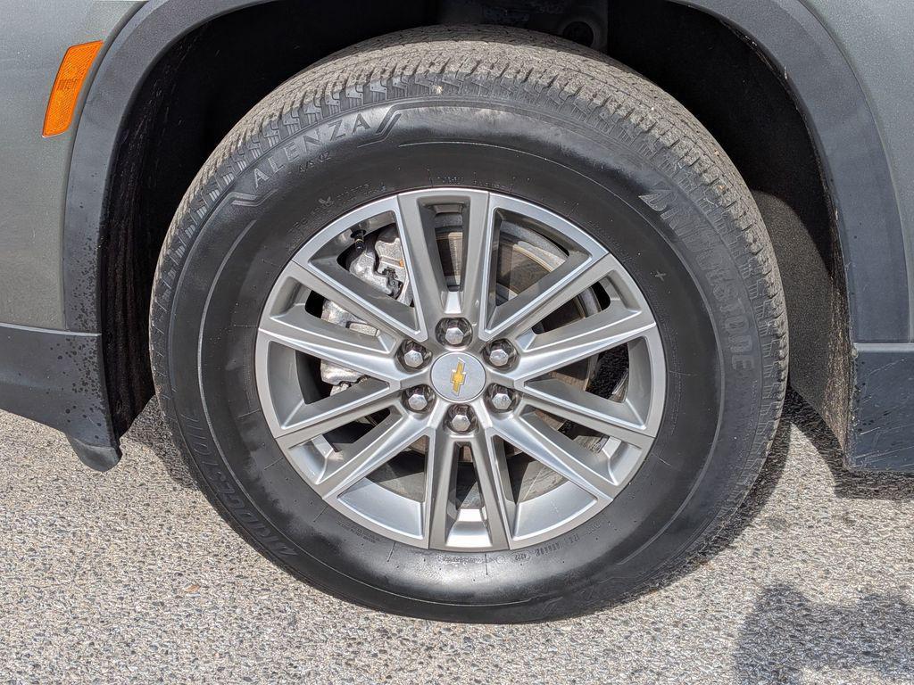 used 2023 Chevrolet Traverse car, priced at $26,690