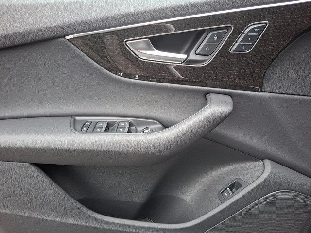 used 2025 Audi Q7 car, priced at $45,999