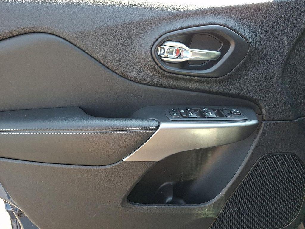 used 2021 Jeep Cherokee car, priced at $21,177