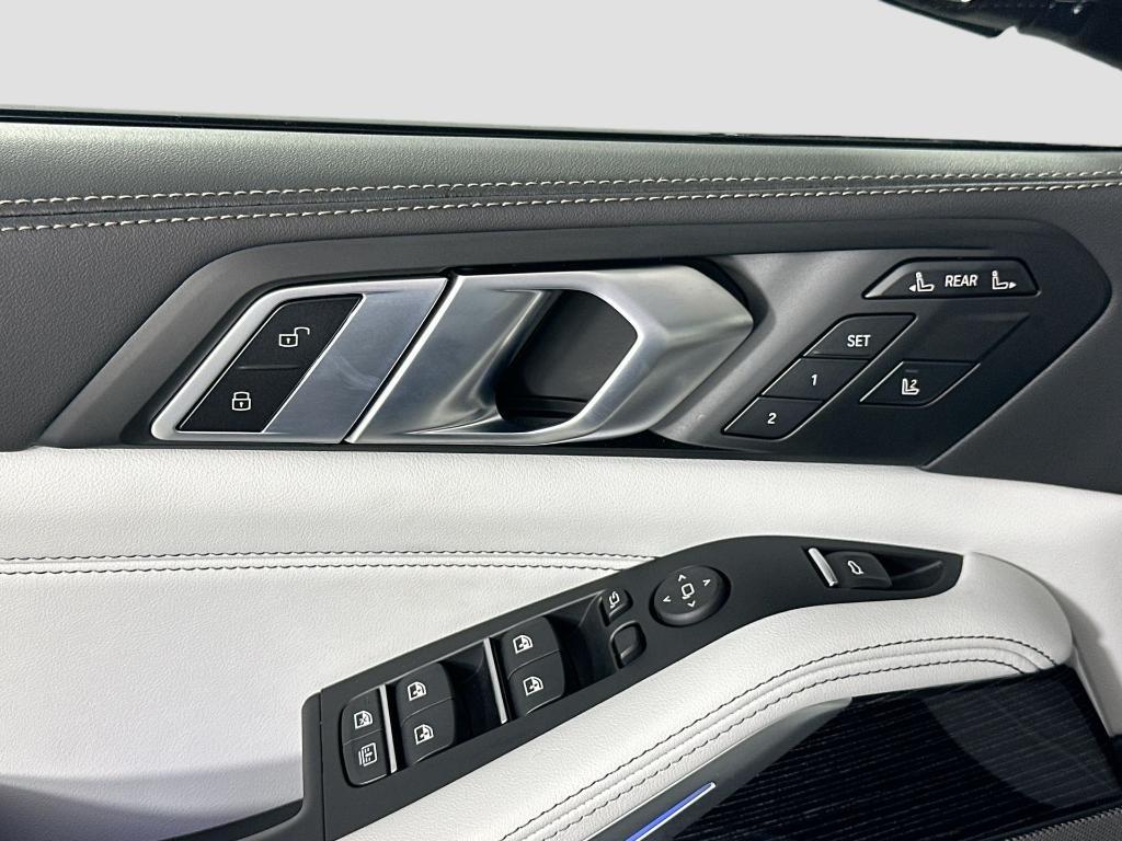 new 2026 BMW X7 car, priced at $103,855
