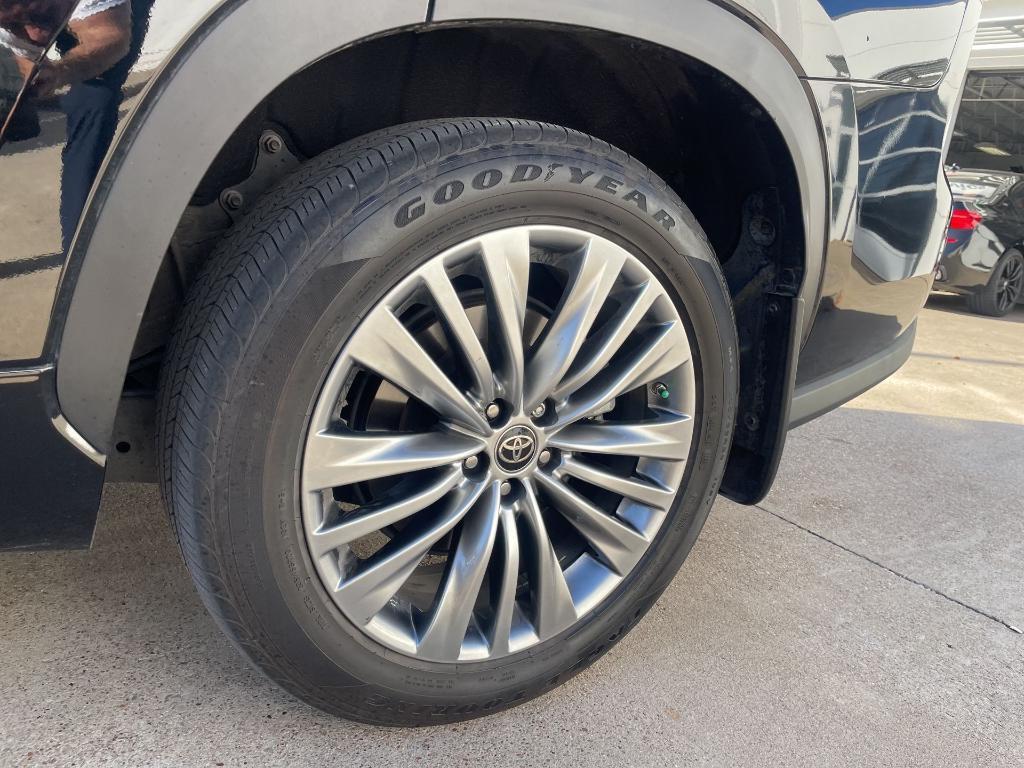 used 2023 Toyota Highlander car, priced at $36,921