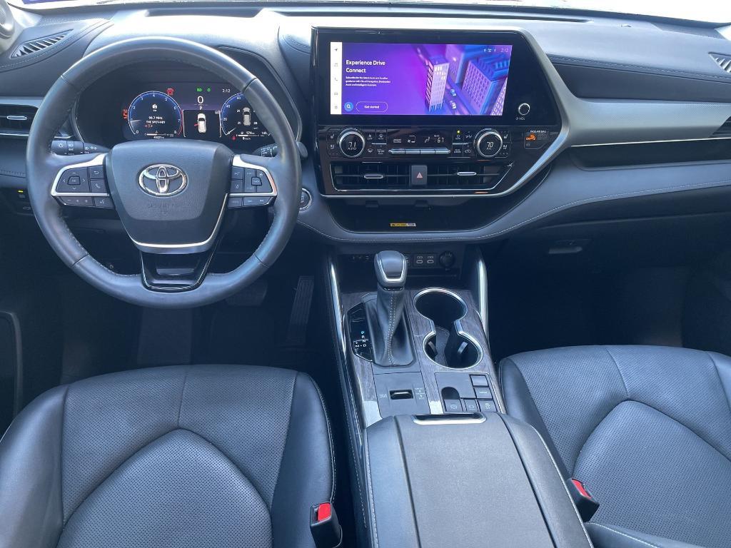 used 2023 Toyota Highlander car, priced at $36,921