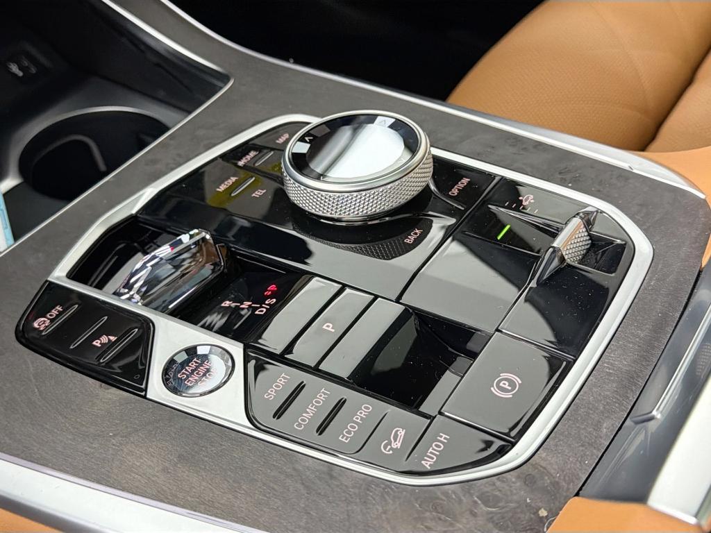 new 2026 BMW X7 car, priced at $103,445