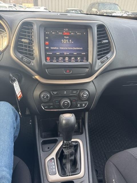 used 2015 Jeep Cherokee car, priced at $5,459