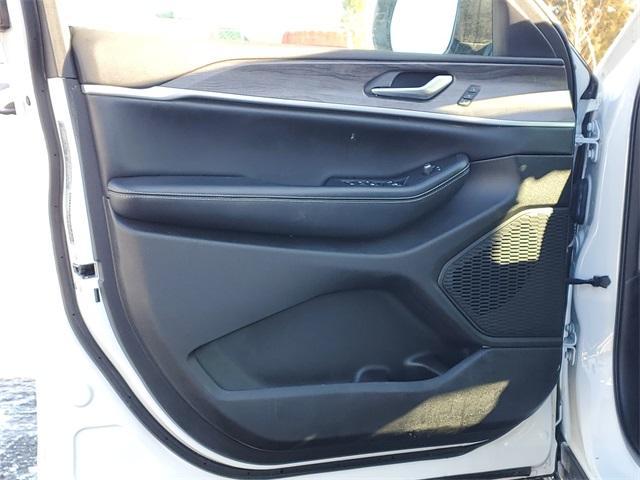 used 2024 Jeep Grand Cherokee car, priced at $29,783