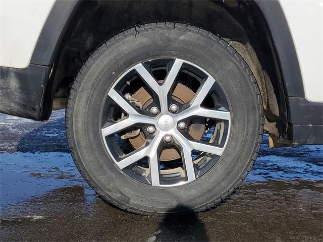 used 2024 Jeep Grand Cherokee car, priced at $29,783