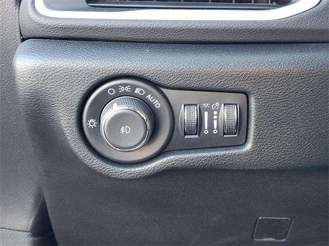 used 2025 Chrysler Pacifica car, priced at $30,280