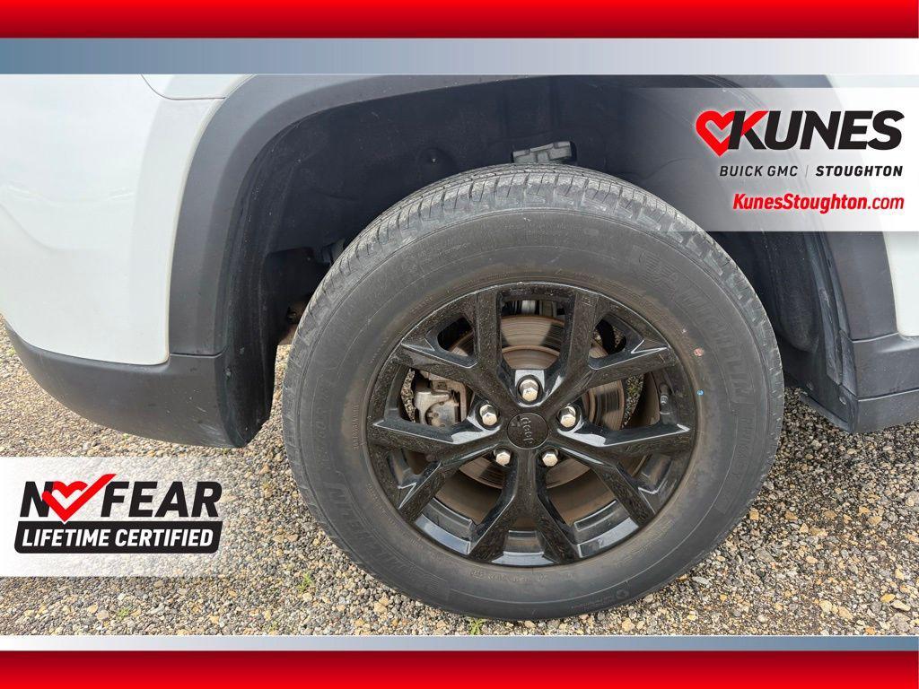 used 2024 Jeep Grand Cherokee car, priced at $29,960
