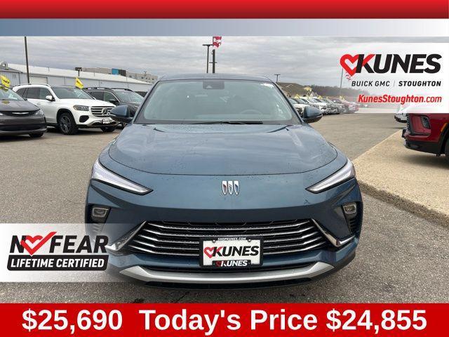 new 2025 Buick Envista car, priced at $24,855