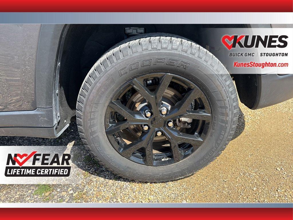 used 2024 Jeep Grand Cherokee car, priced at $29,842
