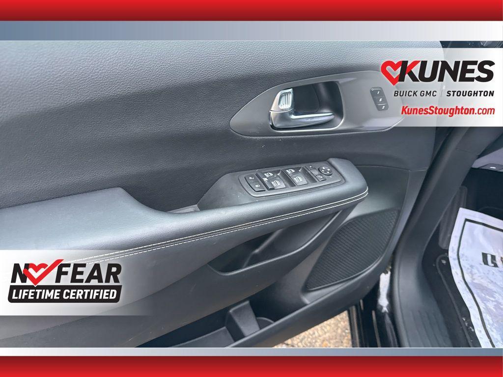 used 2025 Chrysler Pacifica car, priced at $32,977