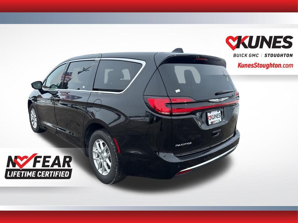 used 2025 Chrysler Pacifica car, priced at $32,977