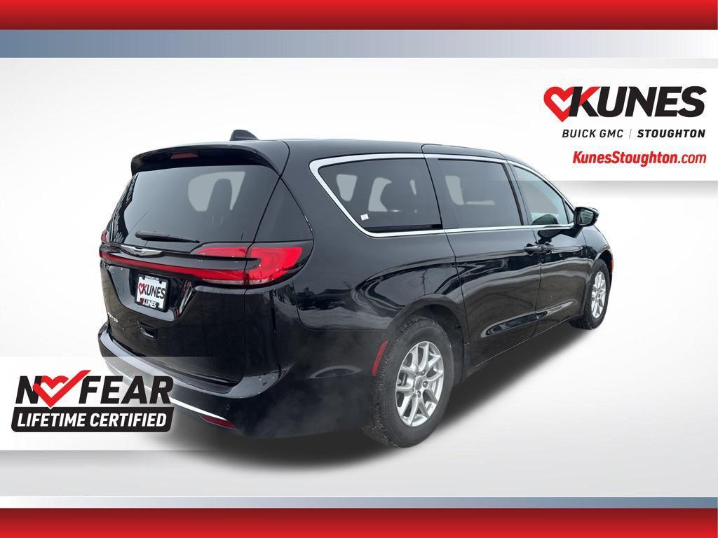 used 2025 Chrysler Pacifica car, priced at $32,977