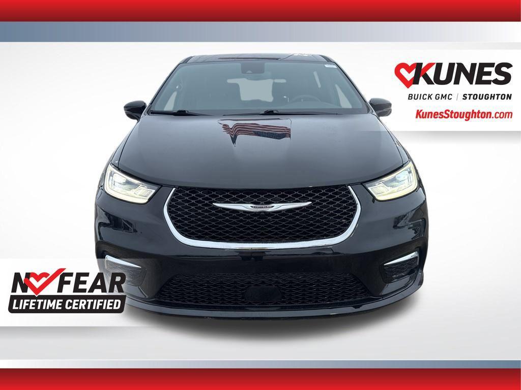 used 2025 Chrysler Pacifica car, priced at $32,977