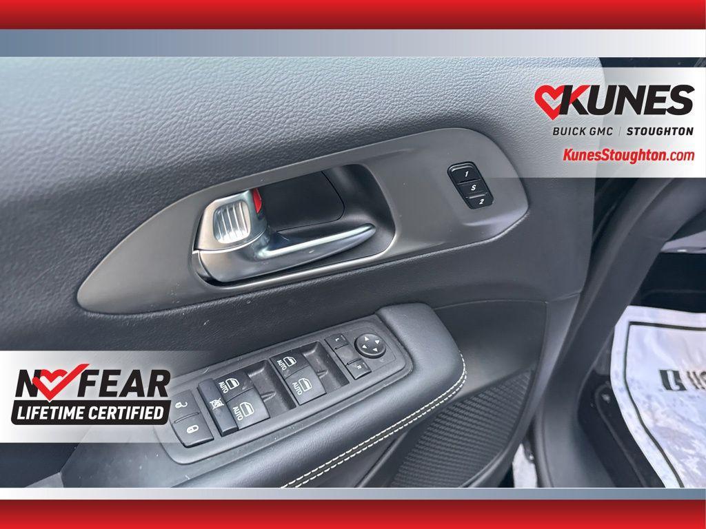 used 2025 Chrysler Pacifica car, priced at $32,977