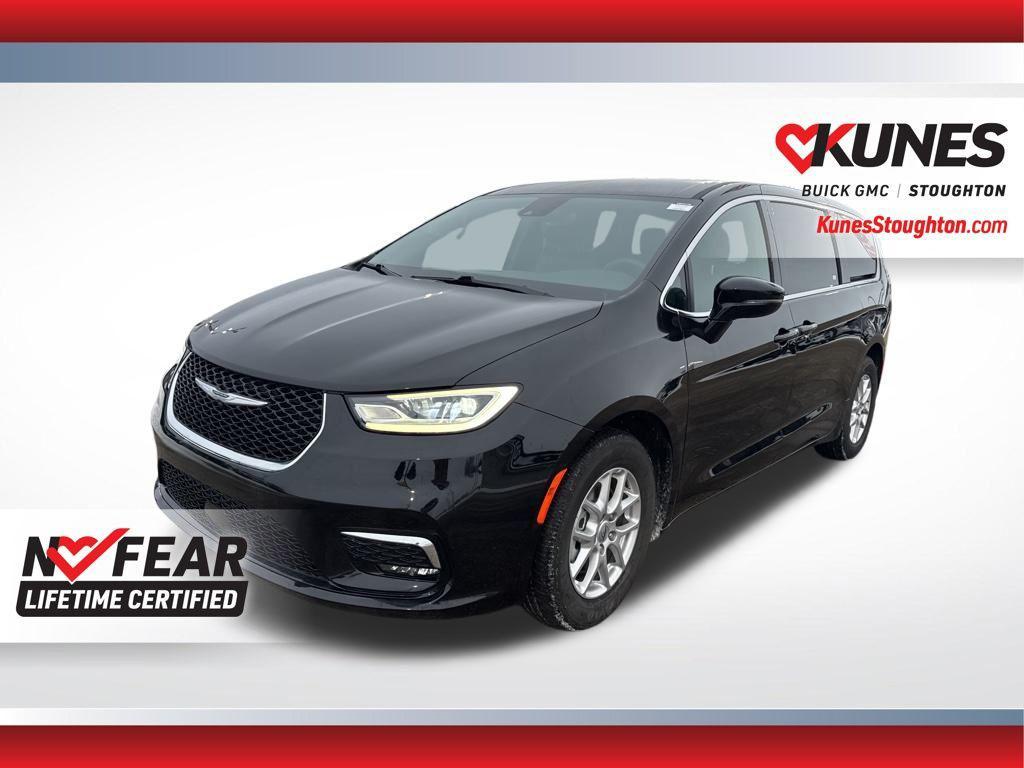 used 2025 Chrysler Pacifica car, priced at $32,977