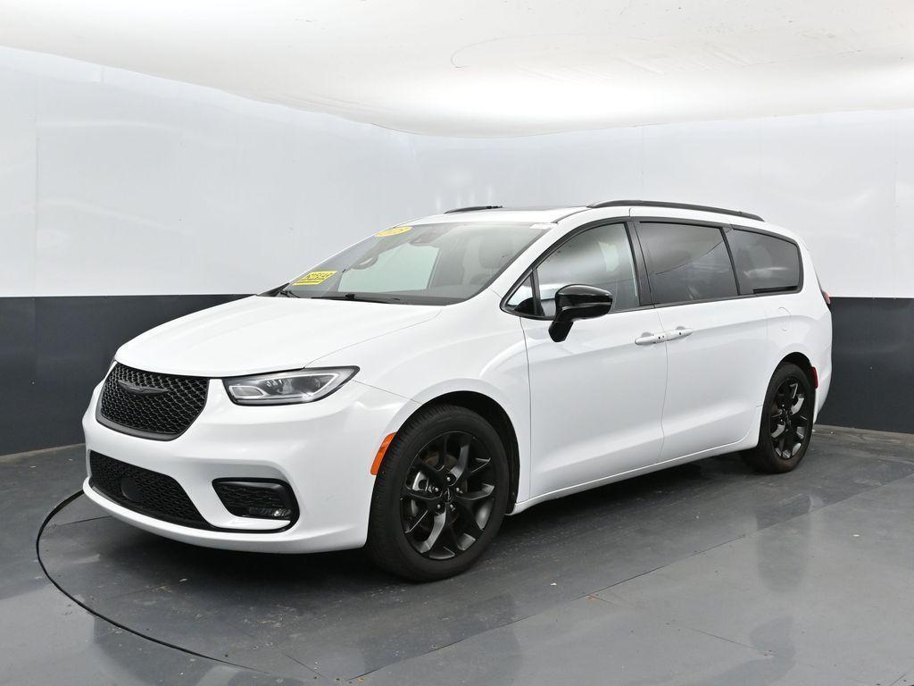 used 2025 Chrysler Pacifica car, priced at $30,181