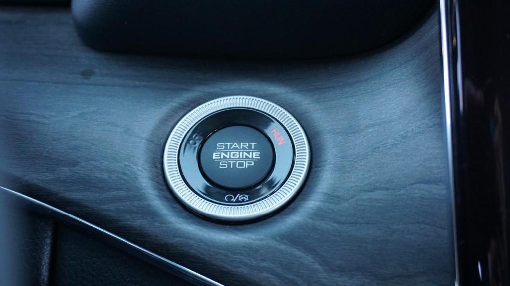 used 2024 Jeep Grand Cherokee car, priced at $33,999