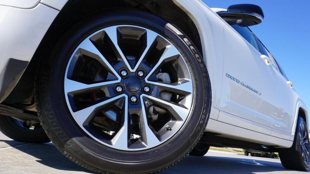 used 2024 Jeep Grand Cherokee car, priced at $34,799