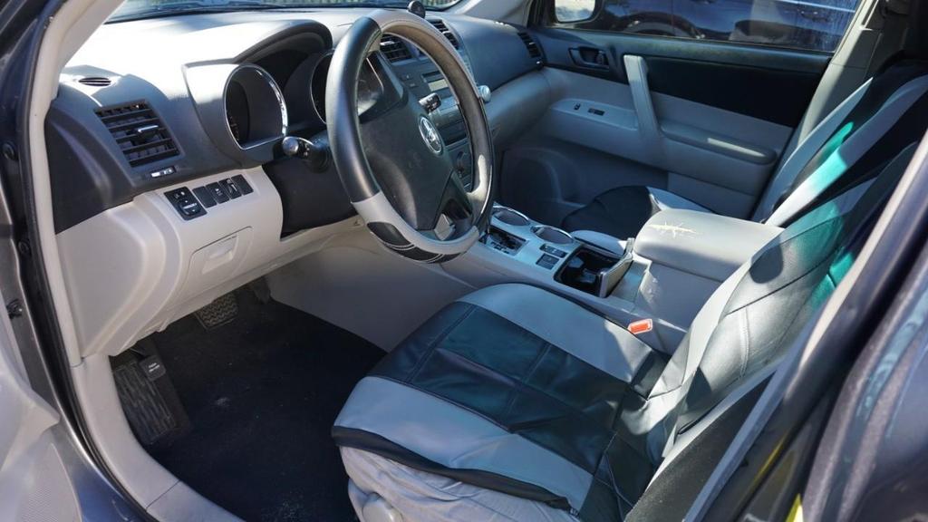 used 2011 Toyota Highlander car, priced at $12,579