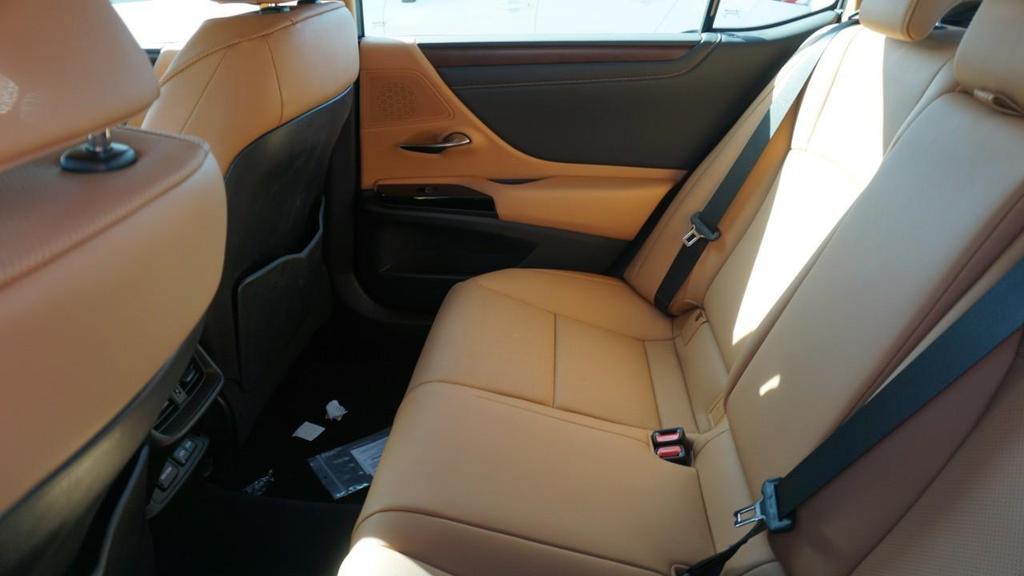 used 2024 Lexus ES 350 car, priced at $39,999