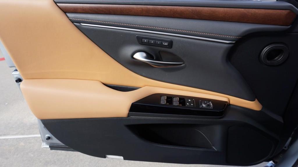 used 2024 Lexus ES 350 car, priced at $39,999