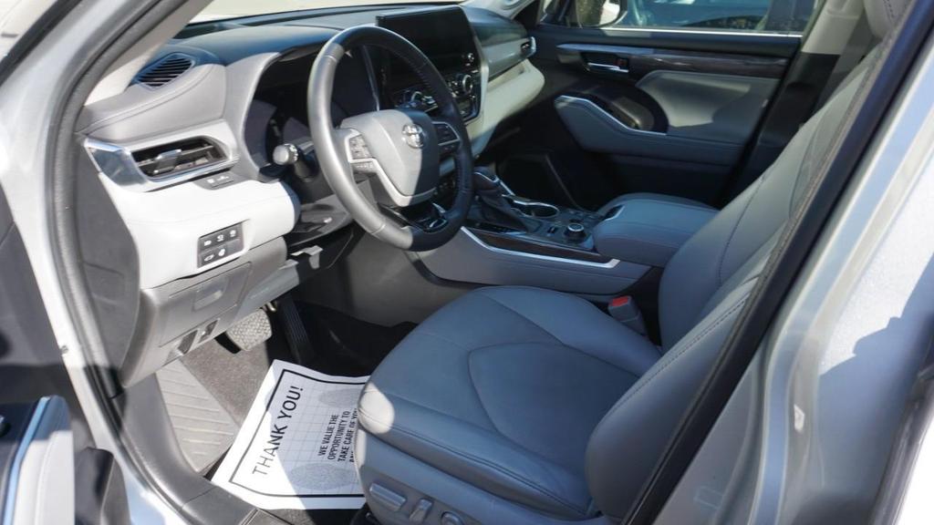 used 2023 Toyota Highlander car, priced at $33,476