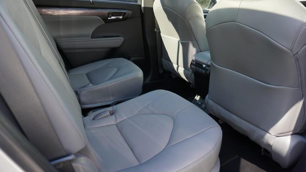 used 2023 Toyota Highlander car, priced at $33,476