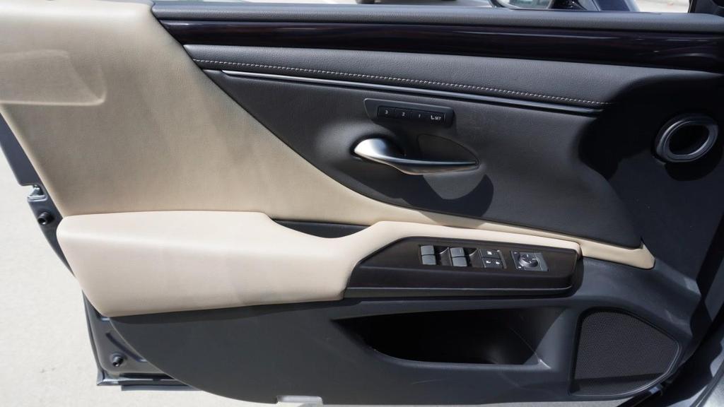 used 2019 Lexus ES 350 car, priced at $26,107