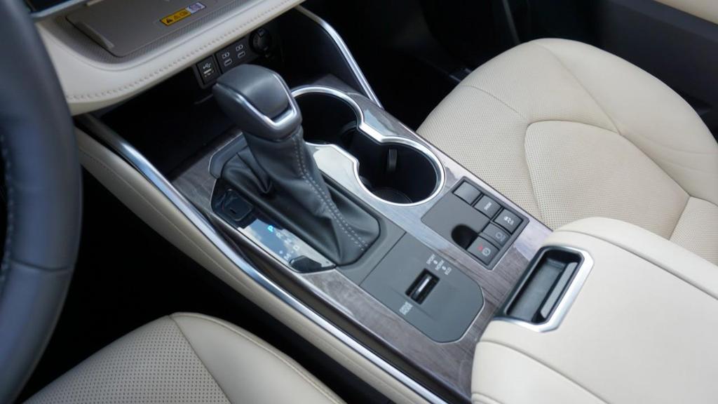 used 2024 Toyota Highlander car, priced at $42,956