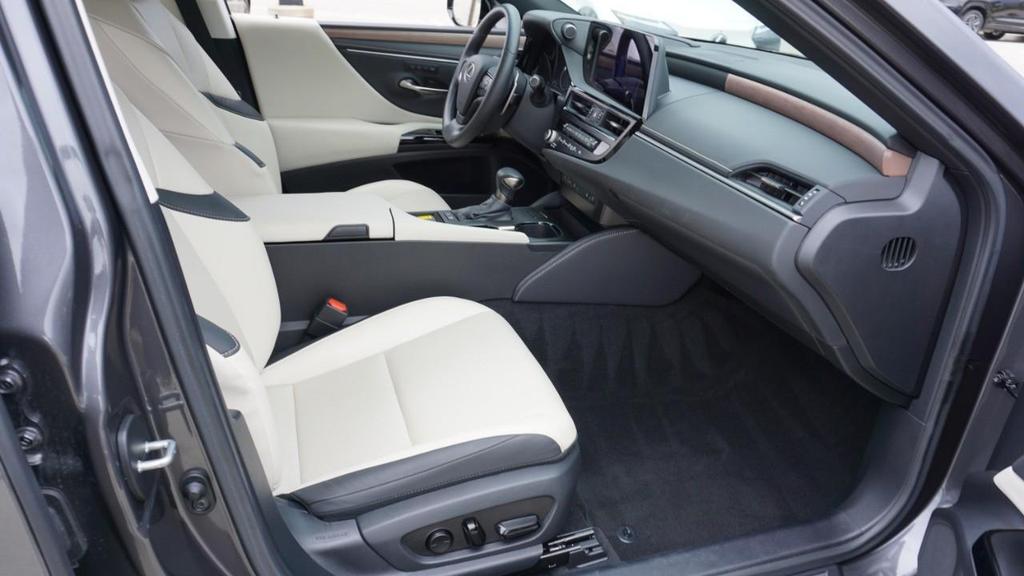 used 2025 Lexus ES 300h car, priced at $45,950