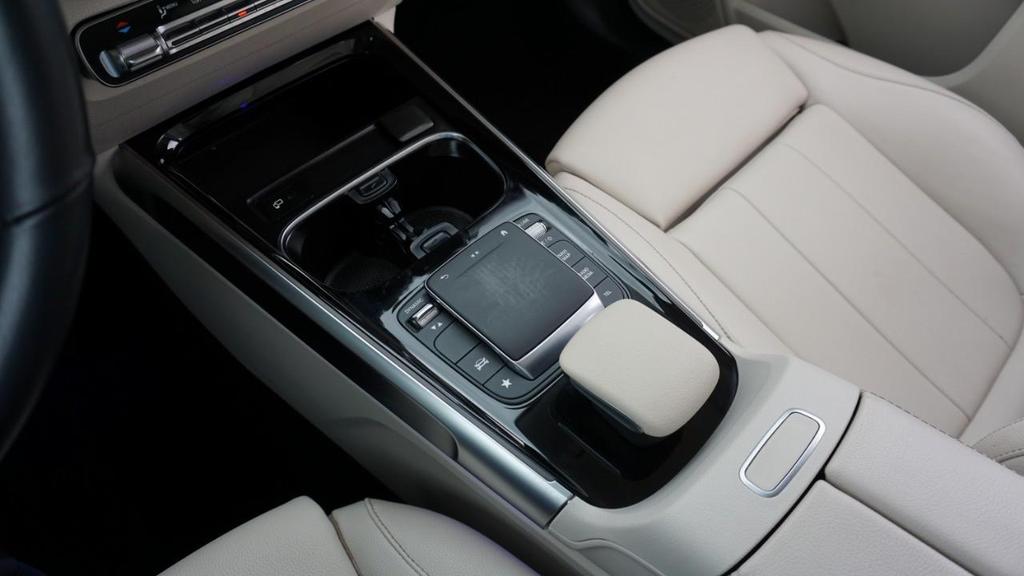 used 2021 Mercedes-Benz GLB 250 car, priced at $23,900