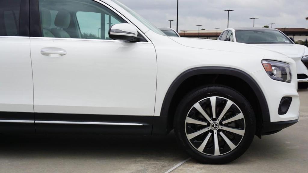 used 2021 Mercedes-Benz GLB 250 car, priced at $23,900