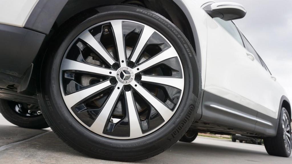 used 2021 Mercedes-Benz GLB 250 car, priced at $23,900