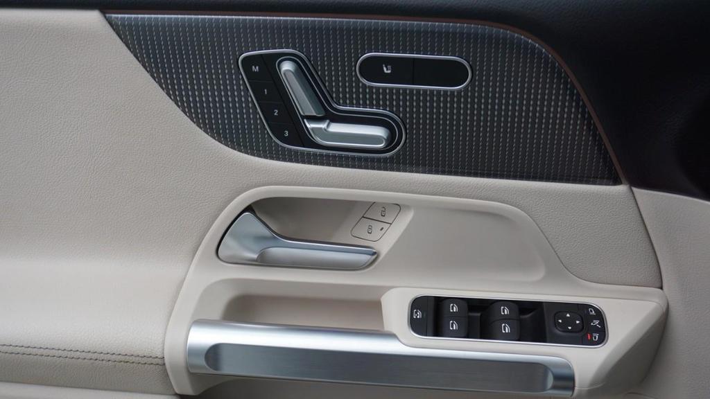 used 2021 Mercedes-Benz GLB 250 car, priced at $23,900