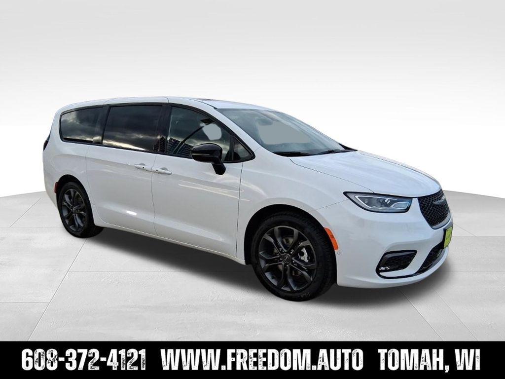 new 2026 Chrysler Pacifica car, priced at $42,870