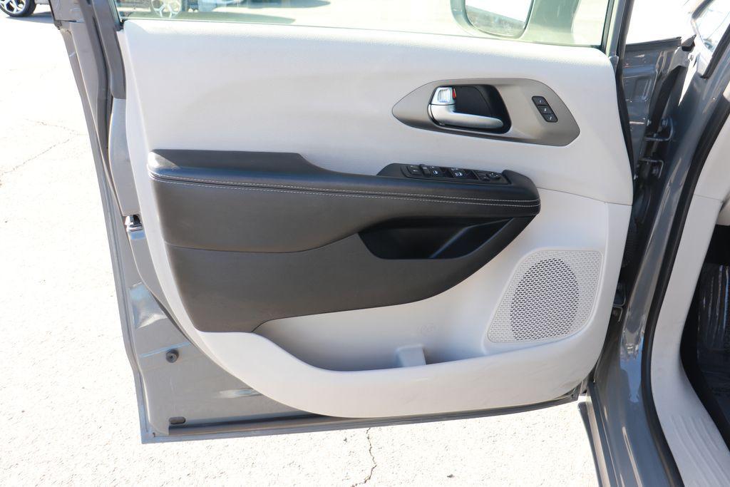 used 2022 Chrysler Pacifica car, priced at $19,000