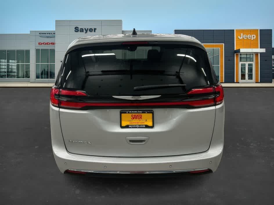 used 2024 Chrysler Pacifica car, priced at $25,985
