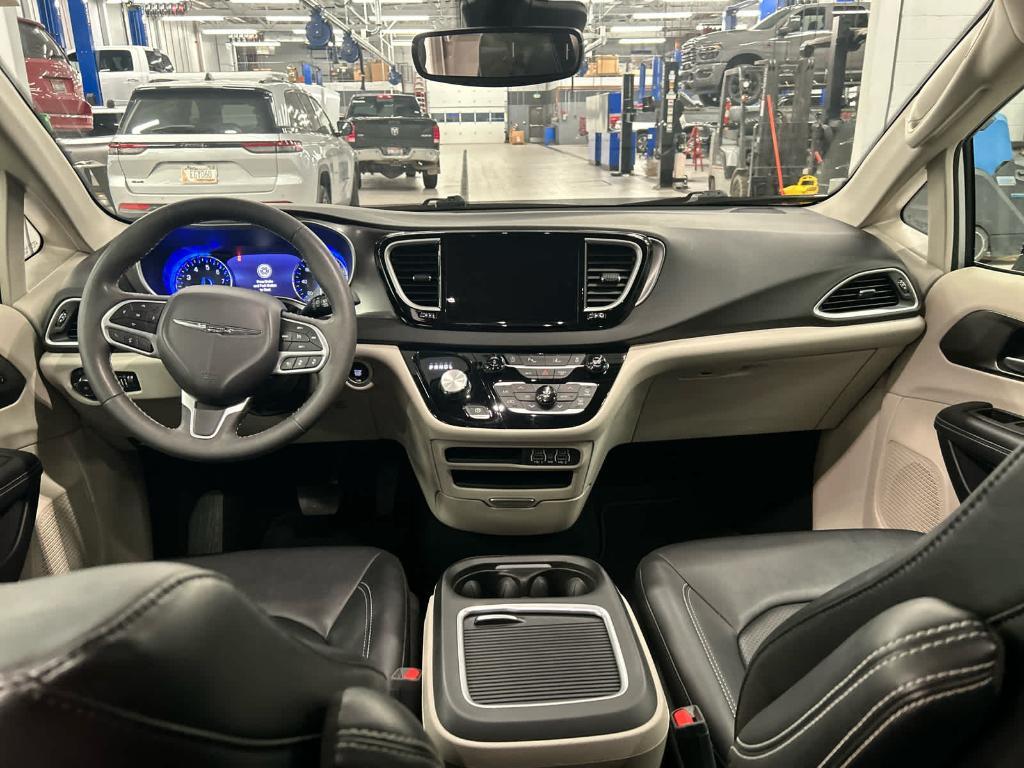 used 2024 Chrysler Pacifica car, priced at $25,985