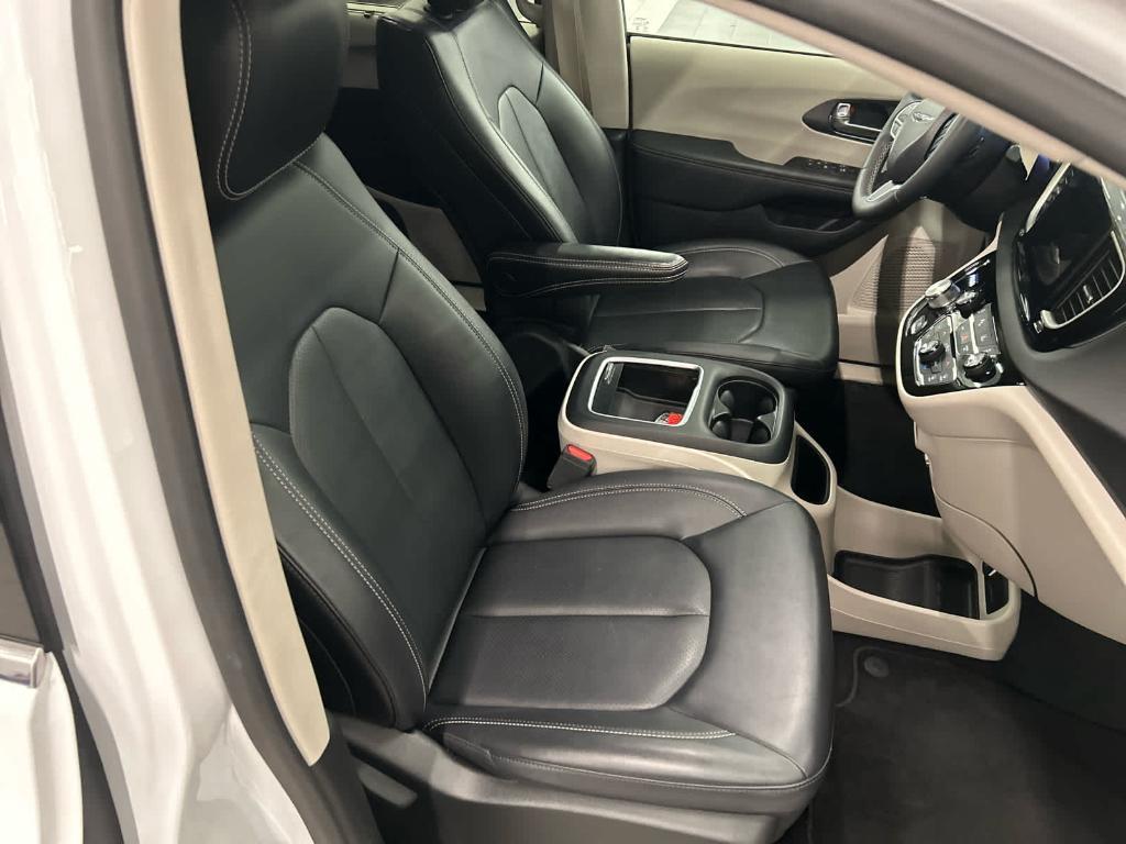 used 2024 Chrysler Pacifica car, priced at $27,542