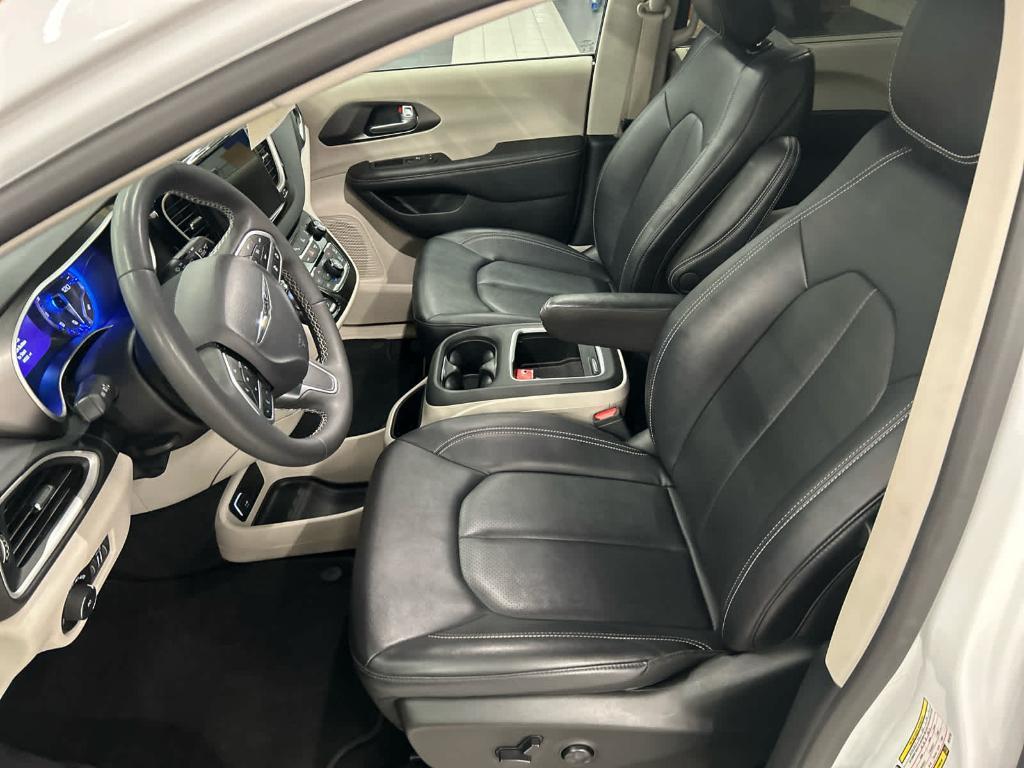 used 2024 Chrysler Pacifica car, priced at $27,542