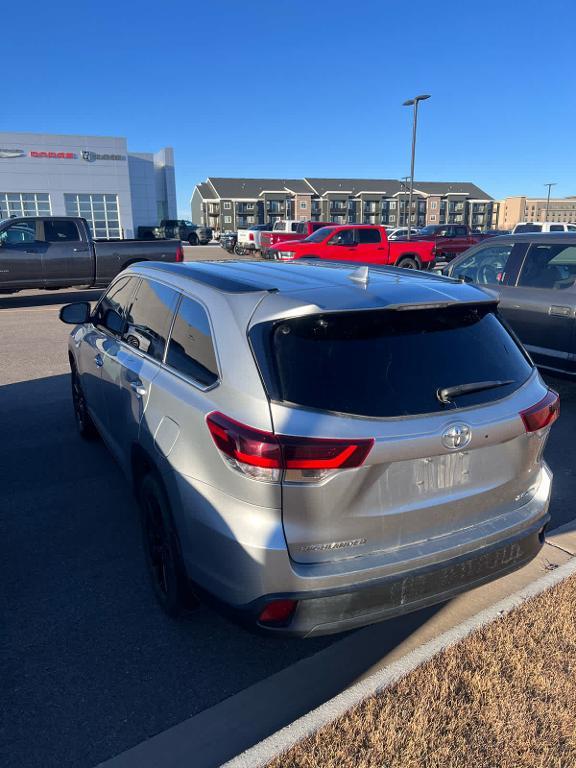used 2019 Toyota Highlander car, priced at $17,995