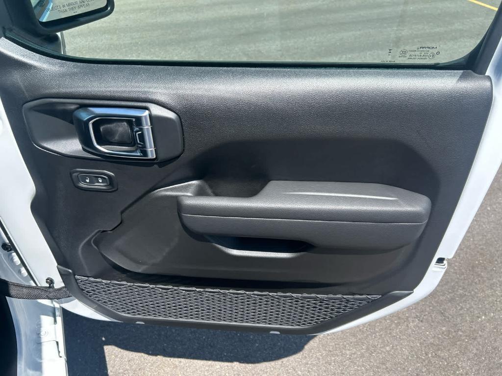 new 2025 Jeep Gladiator car, priced at $46,776