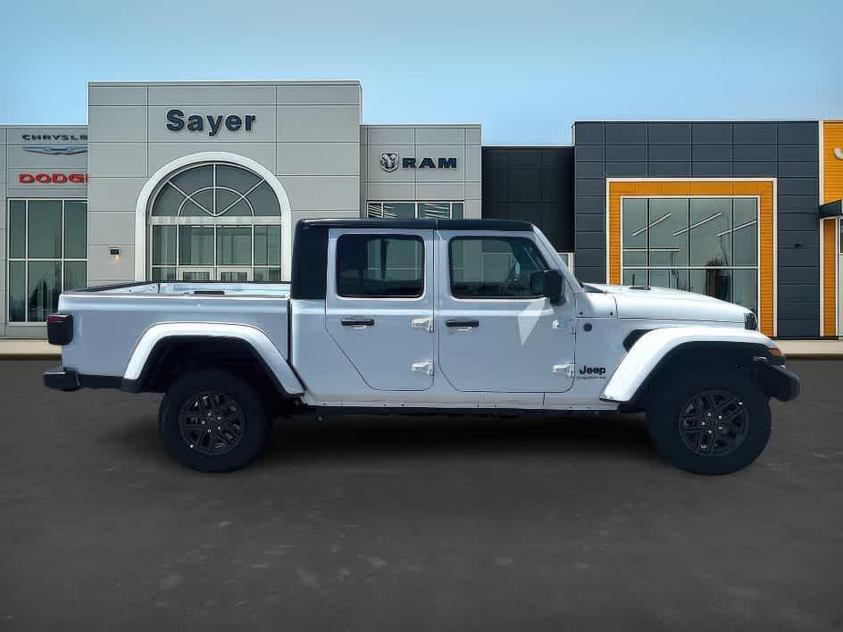 new 2025 Jeep Gladiator car, priced at $46,776