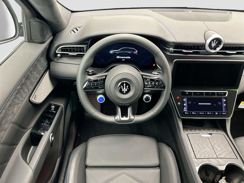 new 2025 Maserati Grecale car