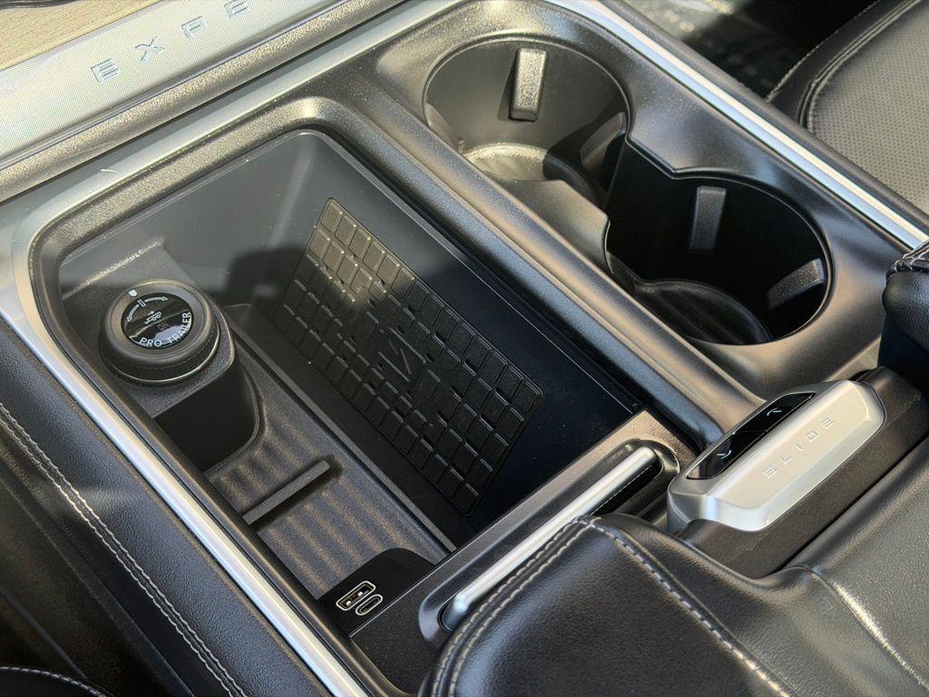 used 2025 Ford Expedition car, priced at $67,979