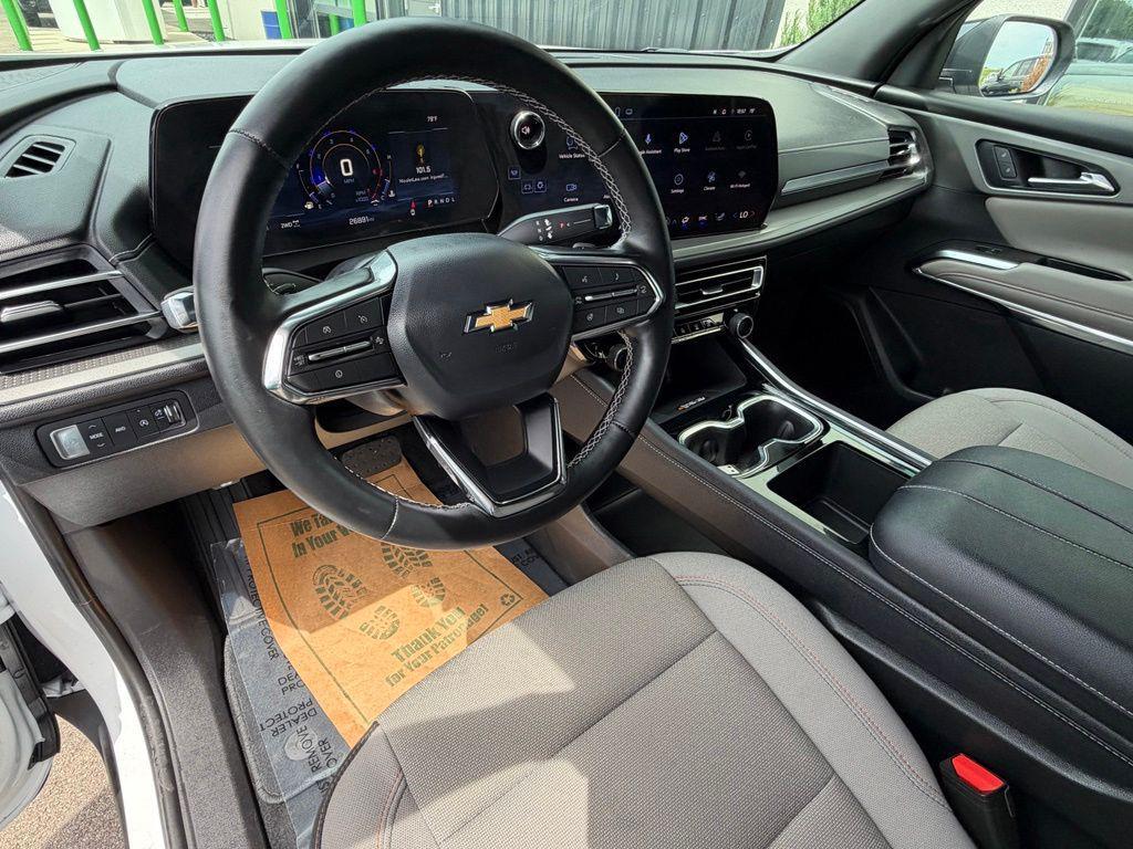 used 2025 Chevrolet Traverse car, priced at $39,979