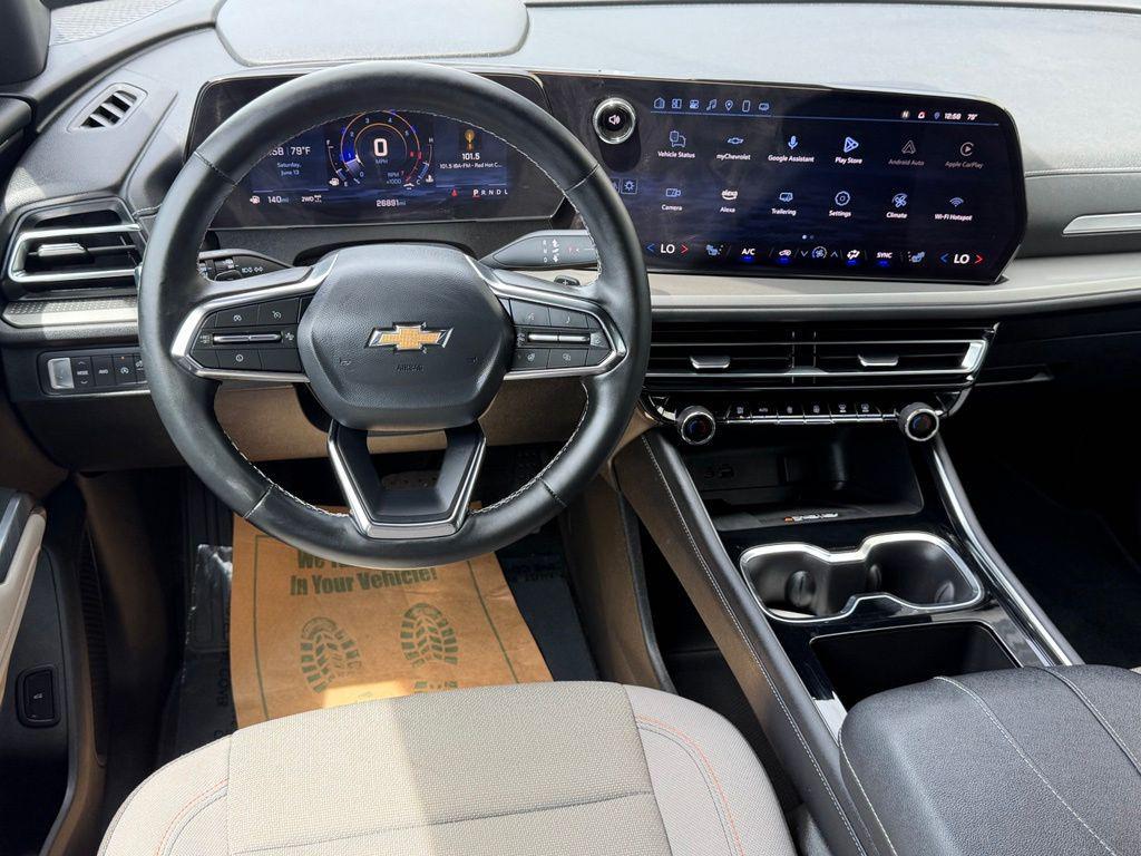 used 2025 Chevrolet Traverse car, priced at $39,979